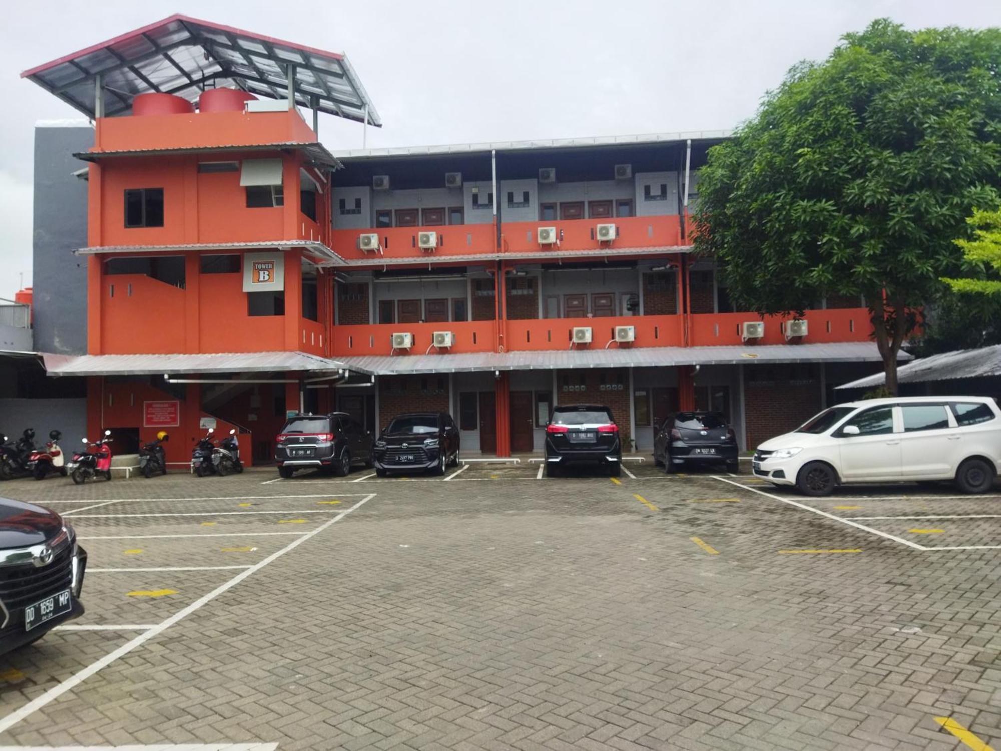 Oyo 92098 Kost Orange Syariah Ξενοδοχείο Μακασάρ Εξωτερικό φωτογραφία