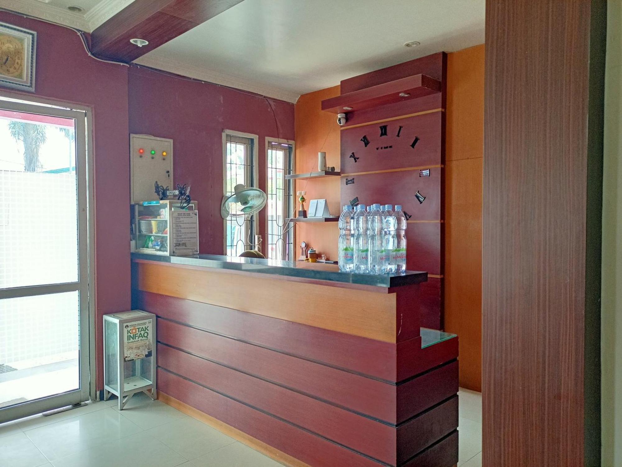 Oyo 92098 Kost Orange Syariah Ξενοδοχείο Μακασάρ Εξωτερικό φωτογραφία